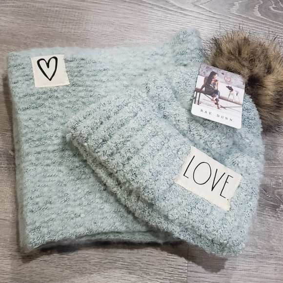 Rae Dunn LOVE Hat & Scarf Boxed Set - Picture 2 of 2